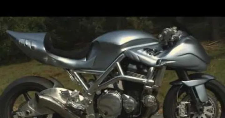 Video: l'esagerata Icon Sheene in azione