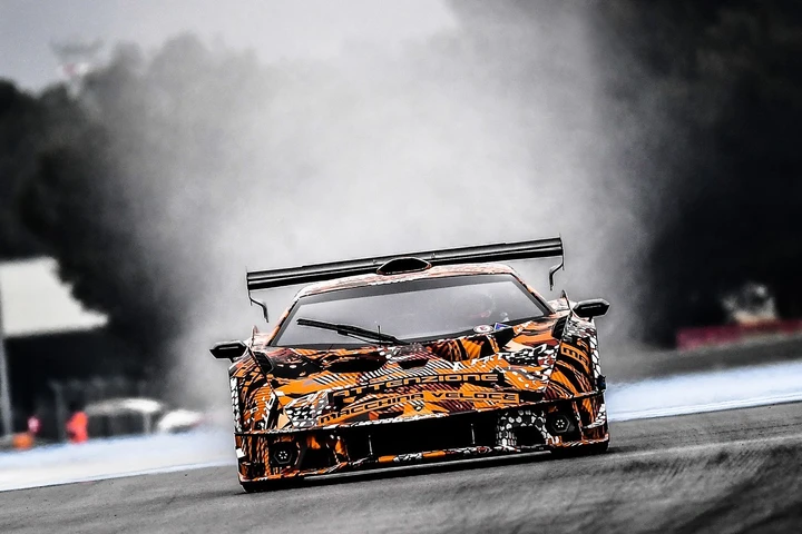 Lamborghini SCV12: hypercar Squadra Corse per la pista