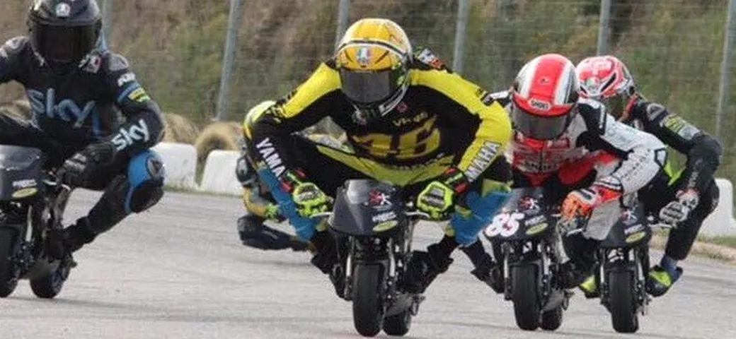 Valentino Rossi si prepara per Aragon con le minimoto