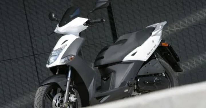 Mercato: Ad aprile bene gli scooter, ancora in calo le moto