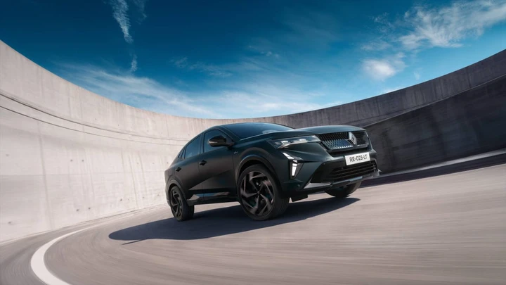 Renault Rafale Hypnotic, solo 100 esemplari per l’Italia: ha 300 CV e costa 60.700 euro