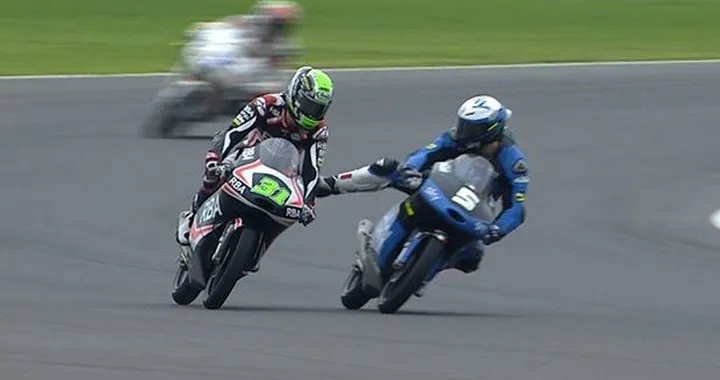 Moto3 Argentina 2015: Romano Fenati penalizzato per condotta antisportiva