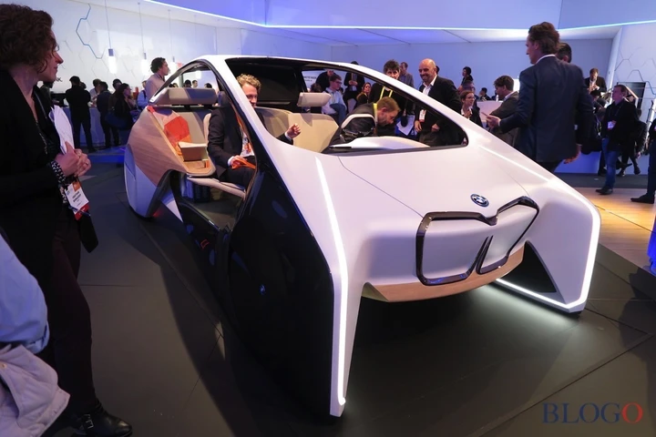 CES 2017 Live: BMW manda in pensione anche i touch screen