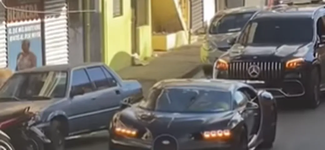 Nella favela con la Bugatti Chiron Sport (e la scorta) | Video