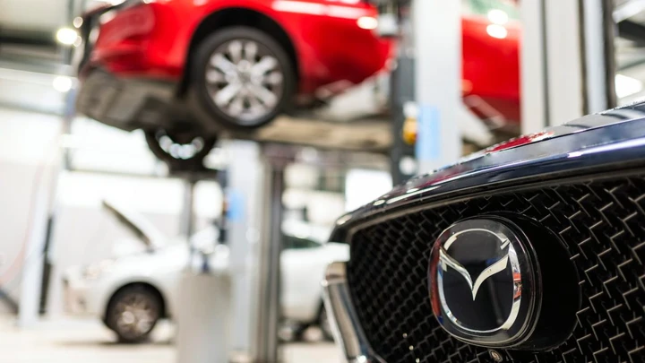 Mazda rivuole le sue auto più vecchie: nel mirino ci sono le officine indipendenti