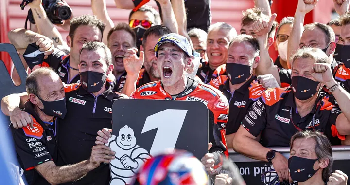 MotoGP, prima vittoria in MotoGP per Aprilia. Espargarò: "finalmente ce l’abbiamo fatta!"