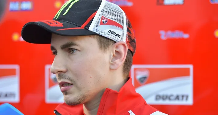 Test Australia, Lorenzo: "Ducati nervosa, non molliamo"