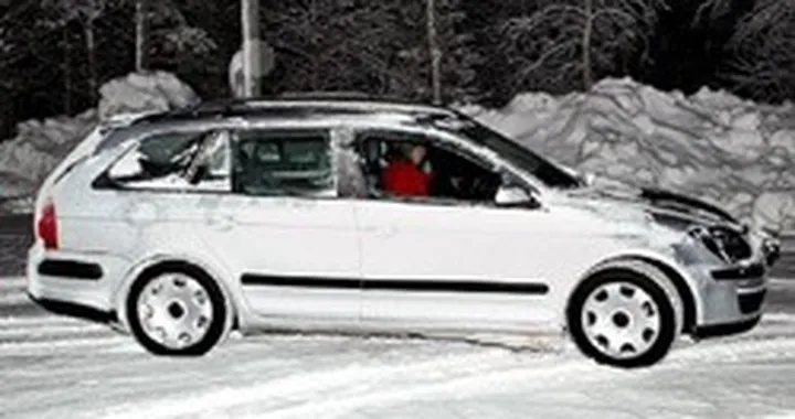 Volkswagen Golf Variant, foto spia