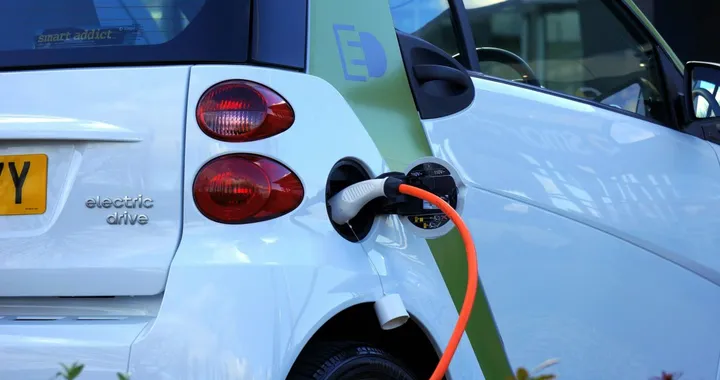 Ecobonus auto elettriche, perché slittano a ottobre e cosa cambia