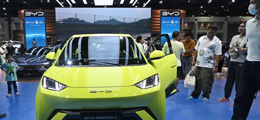 Tesla e BYD, una collaborazione per combattere il motore termico