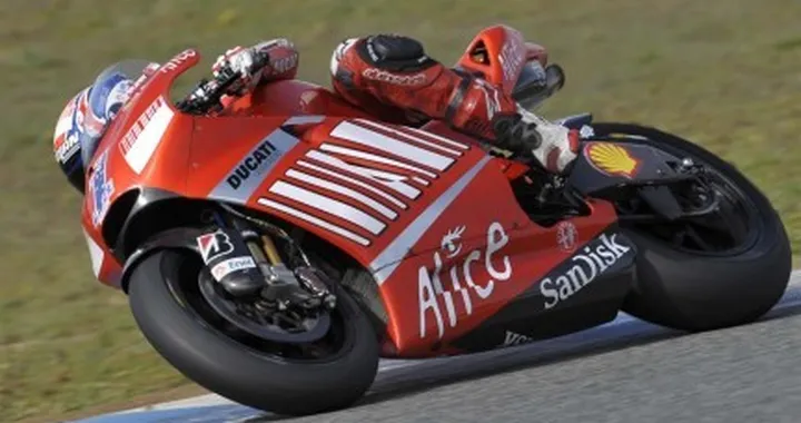 Stoner in palla, Melandri ancora indietro