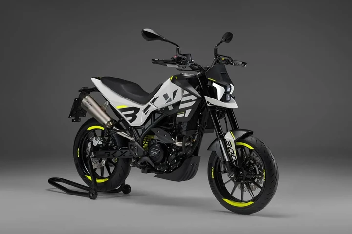 Benelli BKX 300 S 2024: la moto versatile per città e percorsi extraurbani