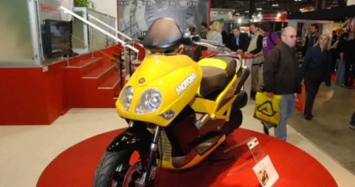 Live @ Eicma: Motom 300