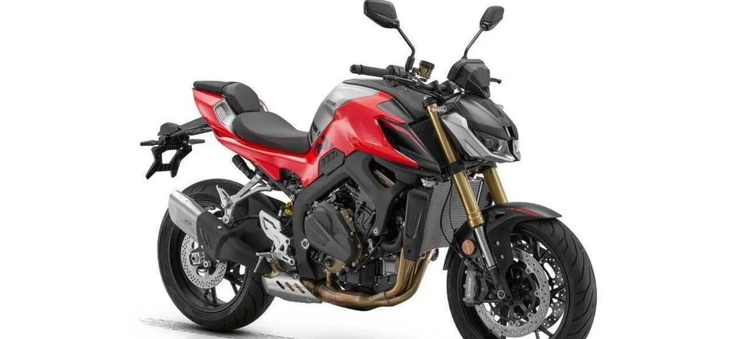 SRK 800 di QJMotor: la naked 4 cilindri più conveniente sul mercato