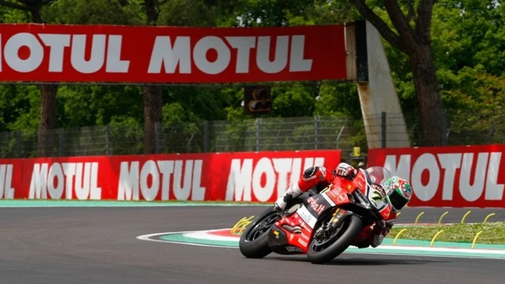 SBK Imola, Gara 2: Davies fa doppietta, Rea e Sykes non mollano