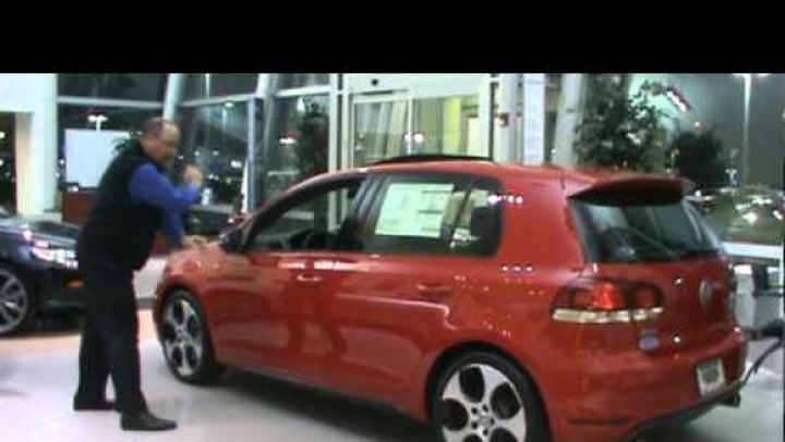 Video: concessionario Volkswagen prova la qualità della Golf
