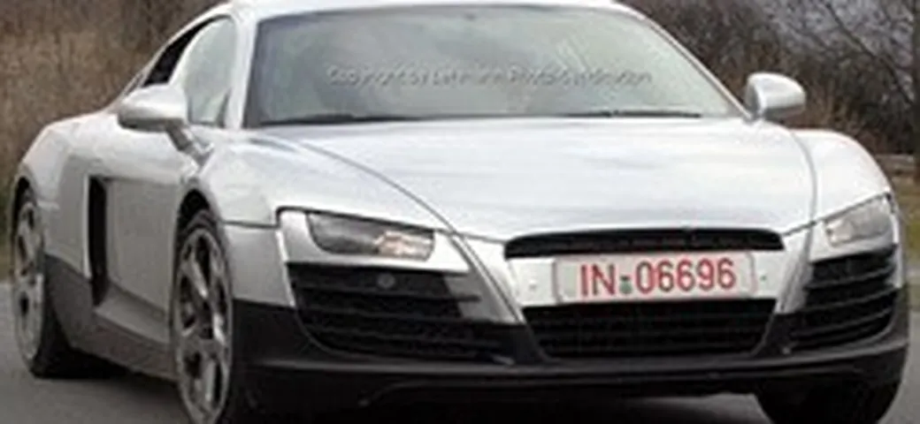 R8 argento Audi