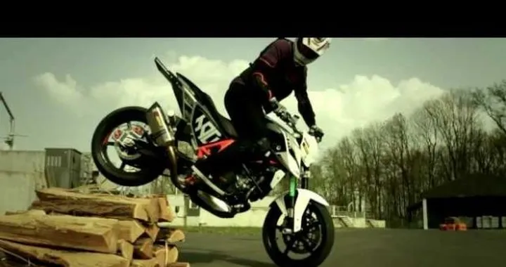 Rok Bagoros si prende una KTM 690 Duke