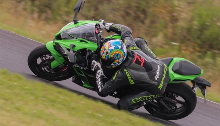 Kawasaki Ninja ZX 10-R M.Y. 2016: il nostro video-test