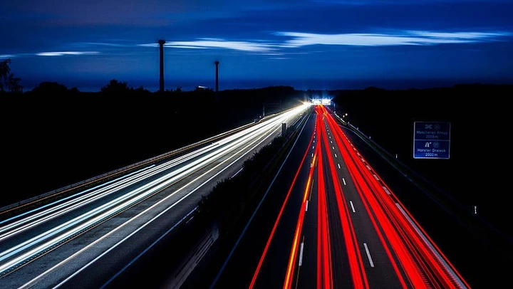 Germania: superata la soglia CO2, ma le Autobahn rimangono senza limiti