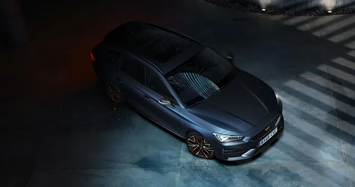 Cupra Leon VZ Carbon: prezzo, dotazione, motori