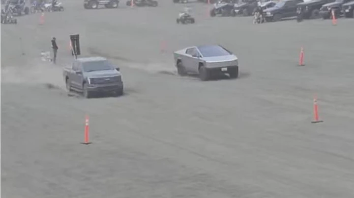 Ford F-150 Lightning vs Tesla Cybertruck: l'esito inatteso della drag race sulla sabbia | Video