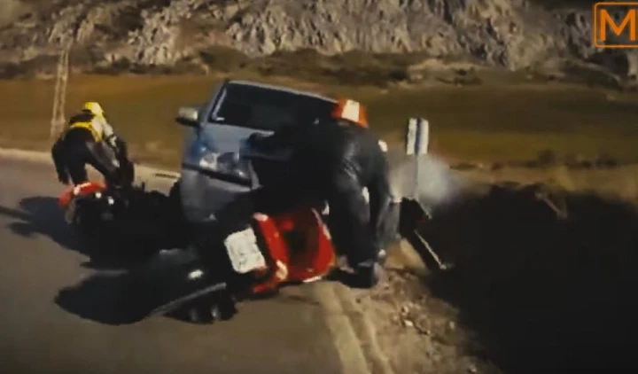 SUV investe diverse moto: incidente multiplo [Video]