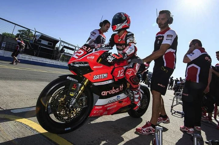 Superstock 1000 Donington: Rinaldi in pole su Tamburini