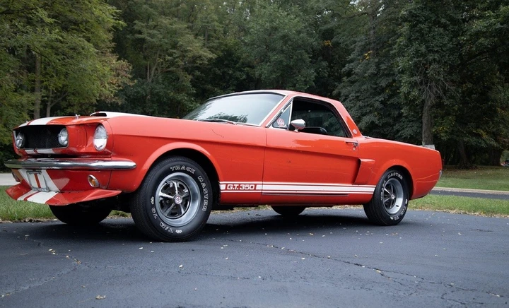 Ford Mustang 1966 pickup: restomod o custom?