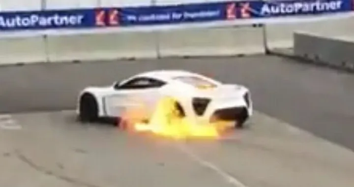 Va in fiamme una Zenvo ST1. Come già successe a Top Gear...