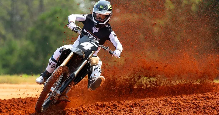 Triumph MX: ultimi test per la prima moto da cross da 250cc [VIDEO]