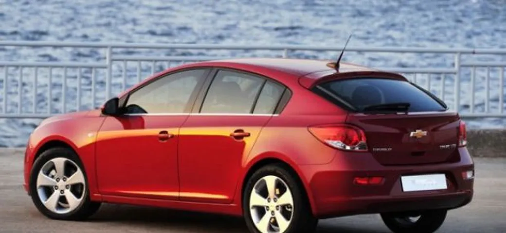 Chevrolet Cruze HB5: prime immagini della Cruze a cinque porte