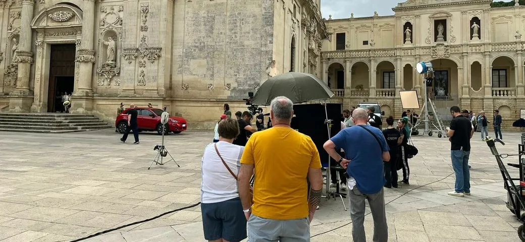 Nuova Fiat 600: il SUV gira un nuovo spot con Leonardo Di Caprio a Lecce
