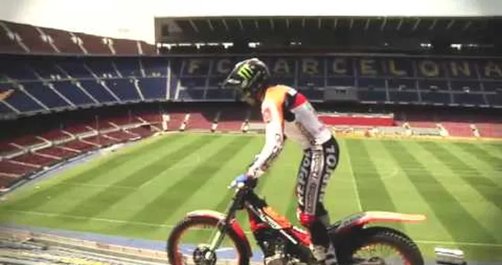 Toni Bou si allena al Camp Nou di Barcellona