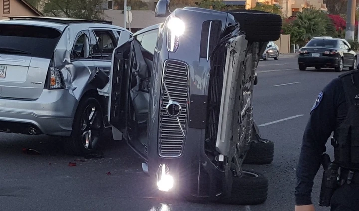 Guida autonoma: Uber riprende i test dopo l'incidente in Arizona