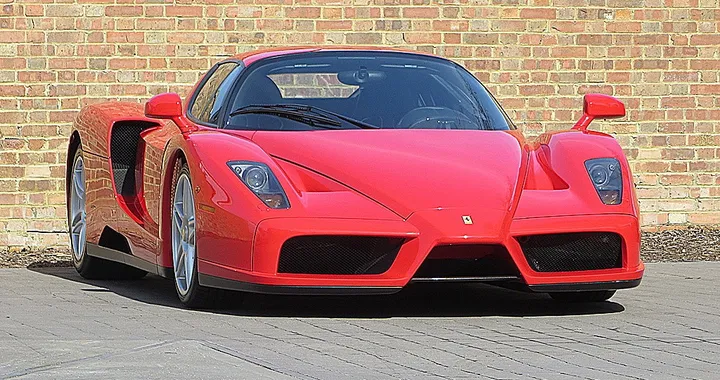 Una Ferrari Enzo nuova è in vendita a 3.5 milioni di euro