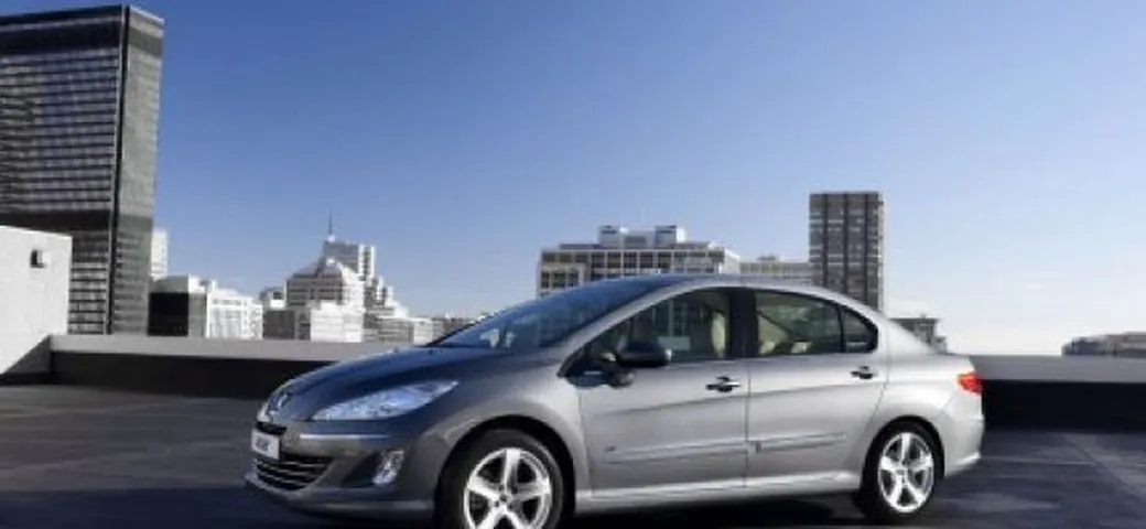 Peugeot 408: immagini e dettagli ufficiali della 308 berlina per la Cina