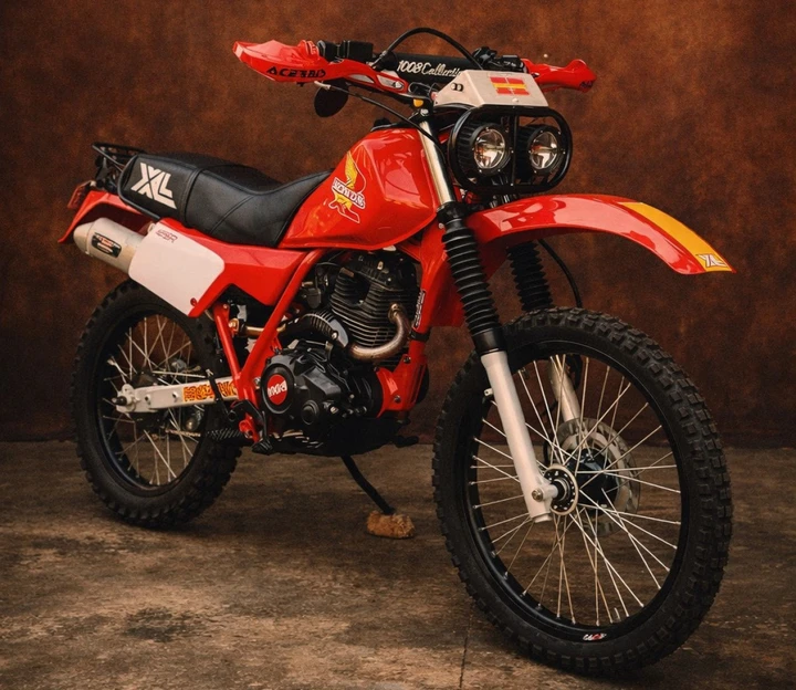 Erol Toledo trasforma una Honda XL125R in un restomod Baja 250cc