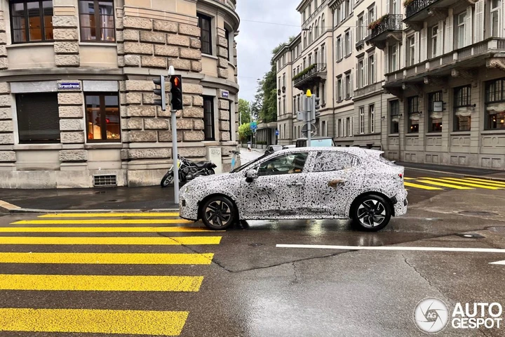 Nuova Renault Clio 6, l'ultima foto spia prima del debutto