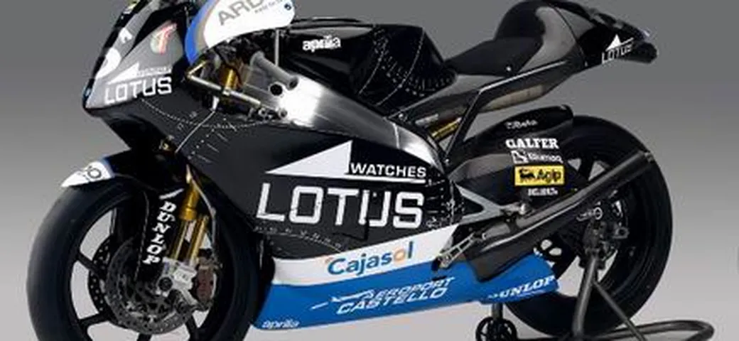 Svelata la Aprilia in livrea Lotus di Debon