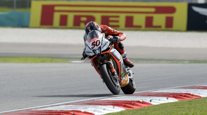 Superbike, Malesia: Aprilia in testa nelle libere di Sepang. Guintoli precede Melandri