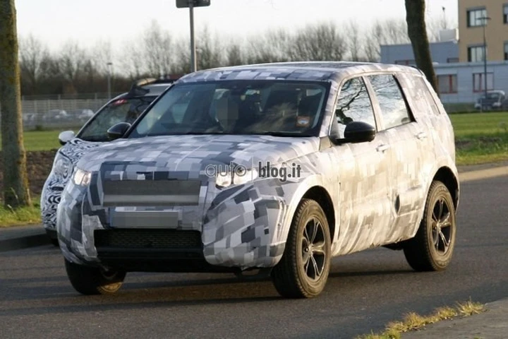 Land Rover L550: foto spia della nuova Freelander