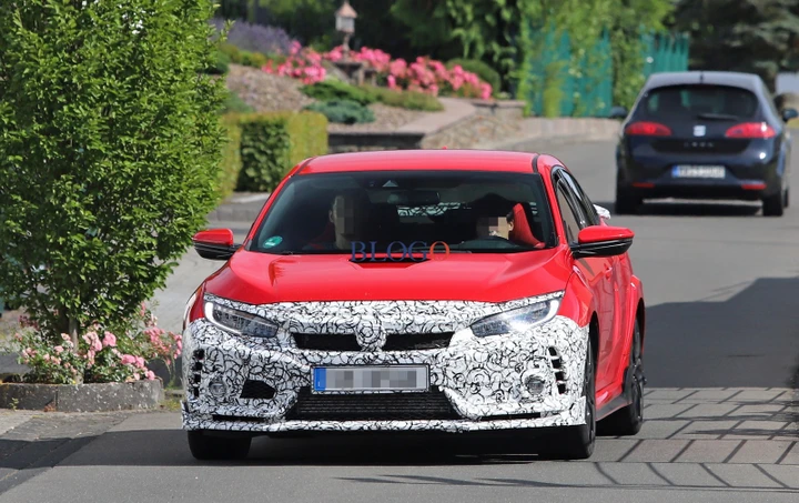 Honda Civic Type R: foto spia della versione restyling?