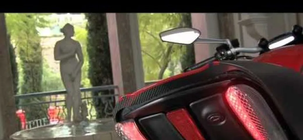 Video: Ducati Diavel per le strade di Marbella