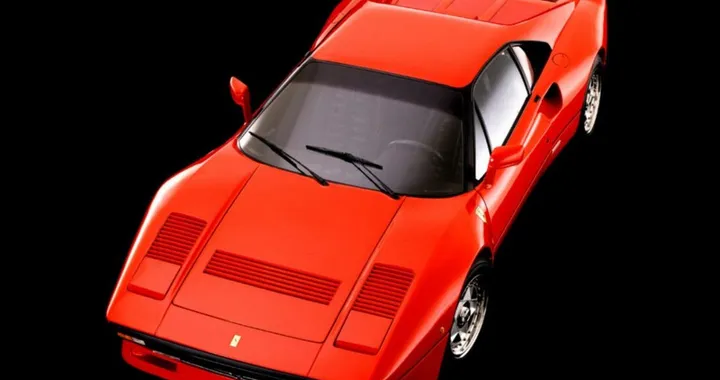 Una Ferrari 288 GTO unica, all'asta esemplare con solo 2000 km