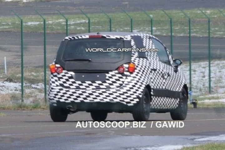 Nuova Opel Meriva: le foto spia confermano le porte a libro