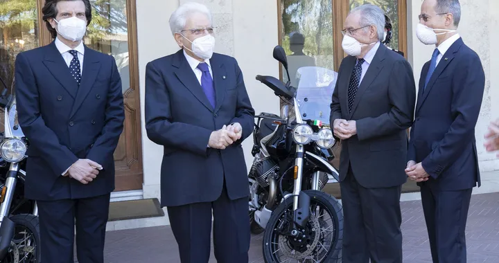 Moto Guzzi, presentate due V85TT al Presidente Sergio Mattarella