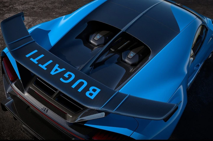 Bugatti Chiron Pur Sport: l'hypercar francese scende sotto le 2 tonnellate