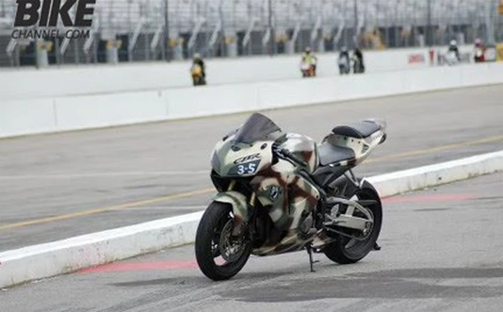 Honda CBR in mimetica