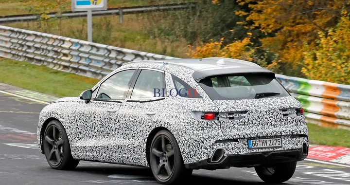 Genesis GV70: le foto spia